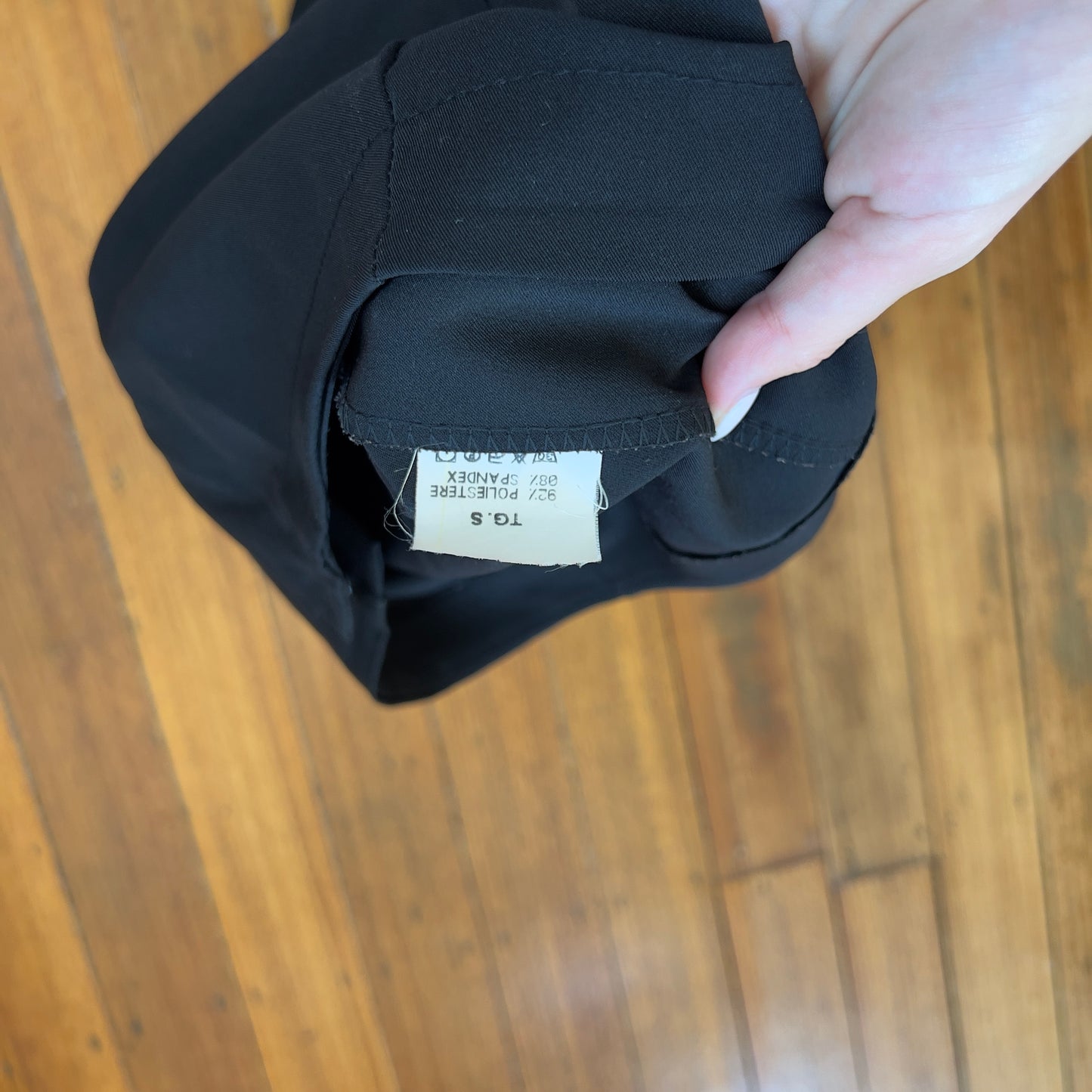 black mid rise trousers