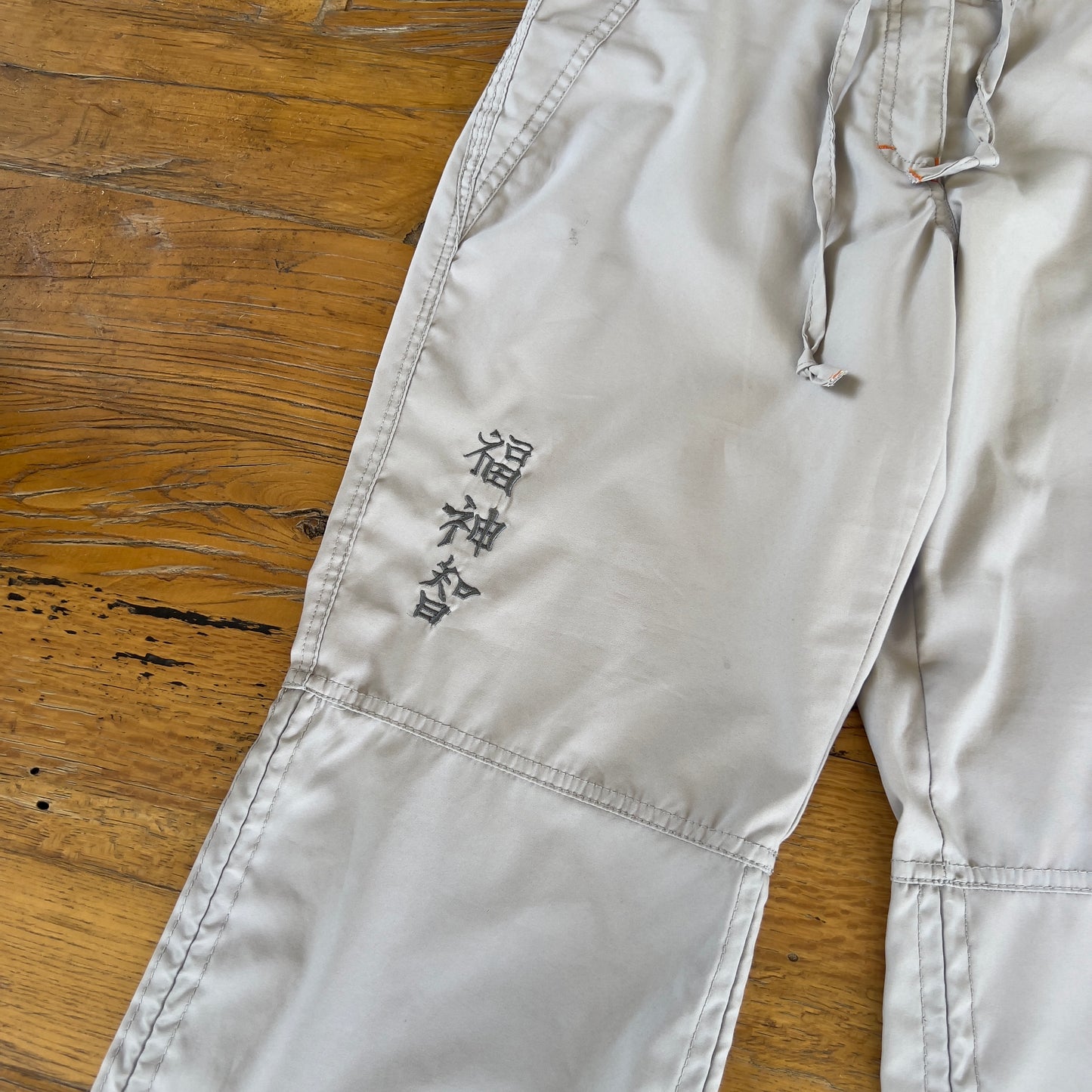 grey spray 3/4 pants