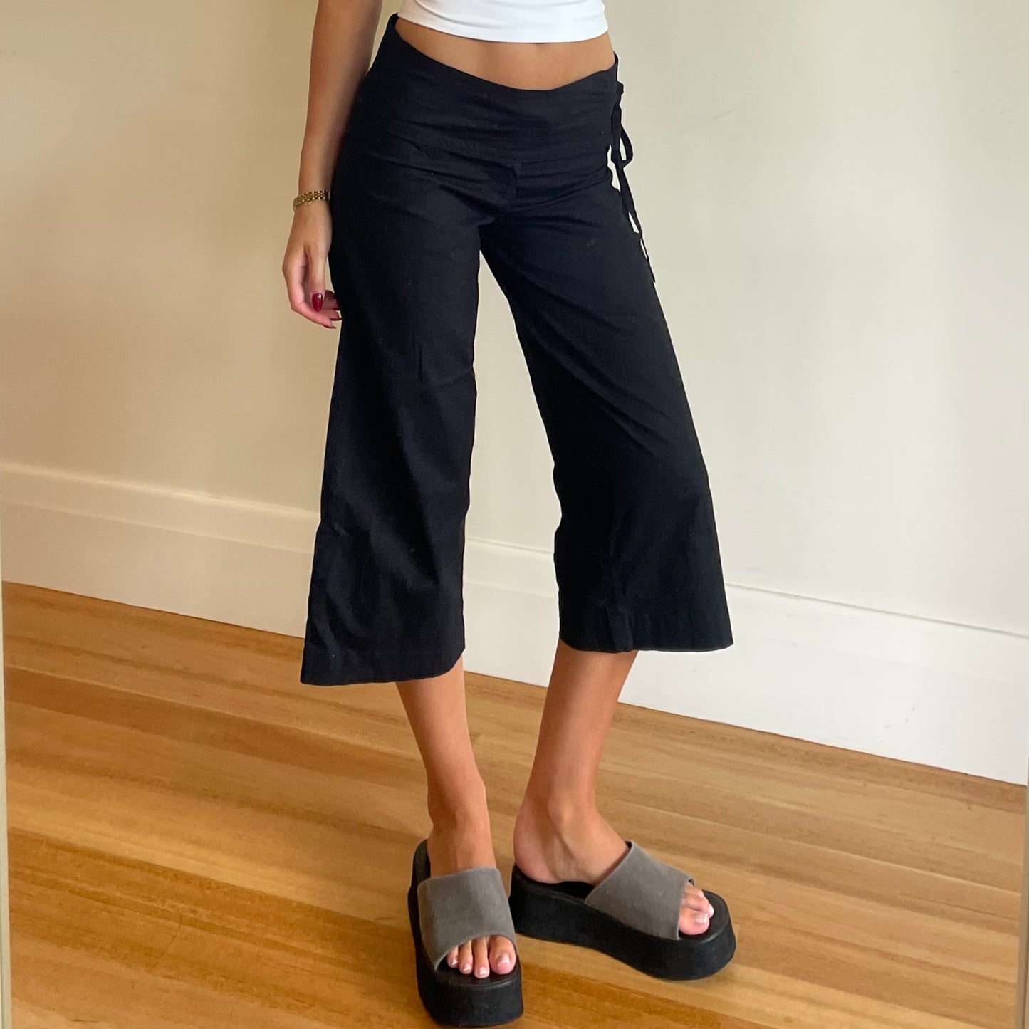 black flared 3/4 pants
