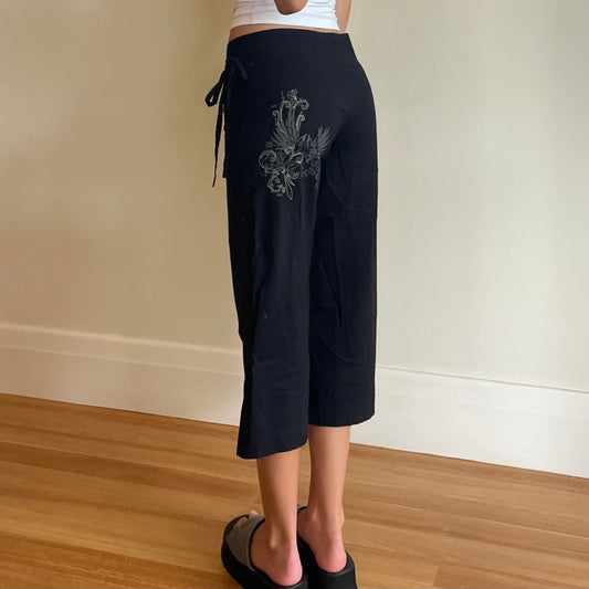 black flared 3/4 pants