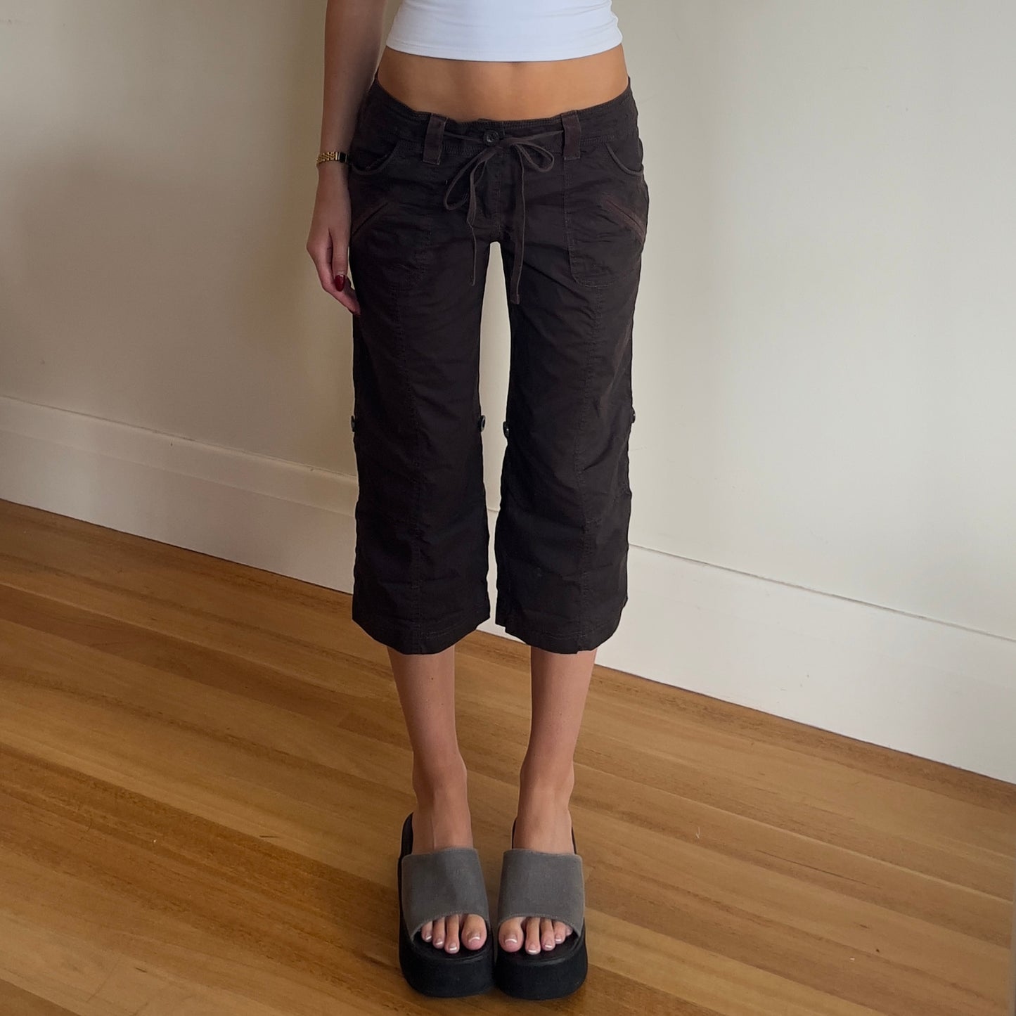brown capri cargos
