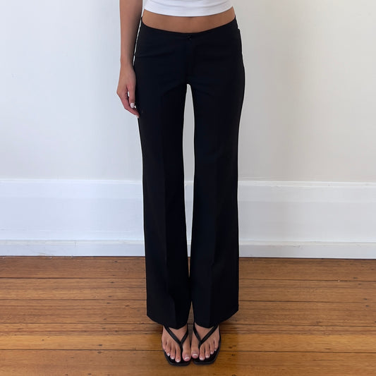 black mid rise trousers
