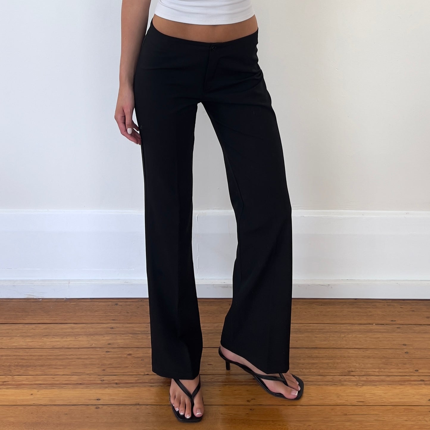 black mid rise trousers