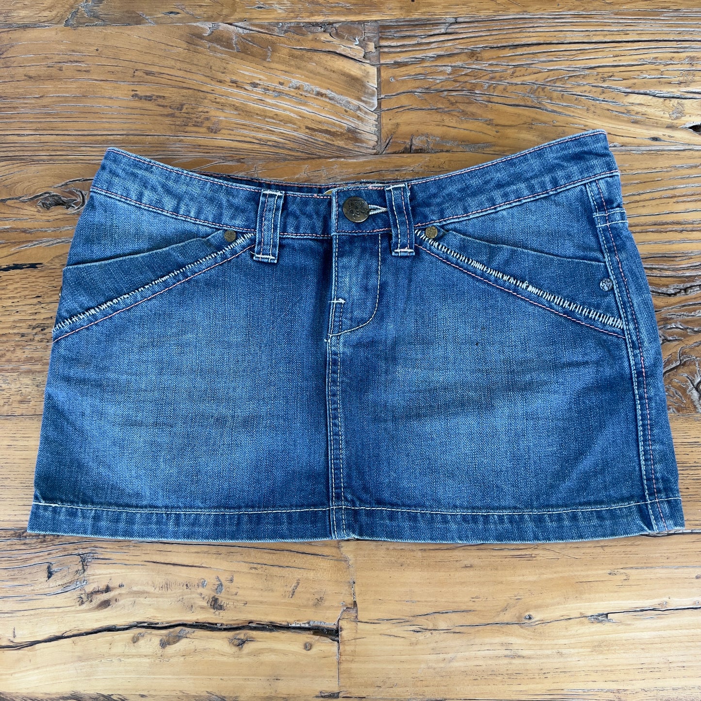 y2k Roxy mini skirt