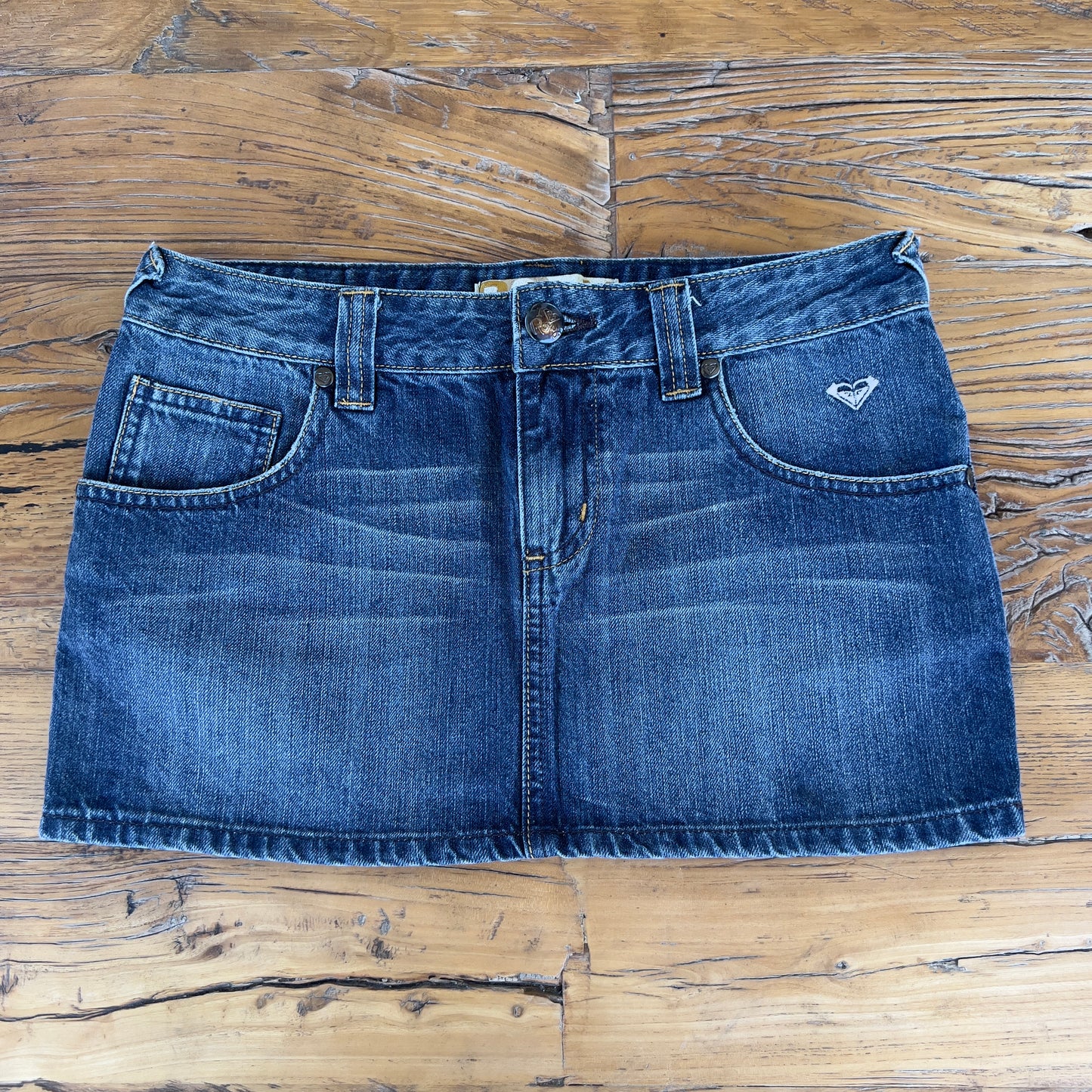 y2k Roxy mini skirt