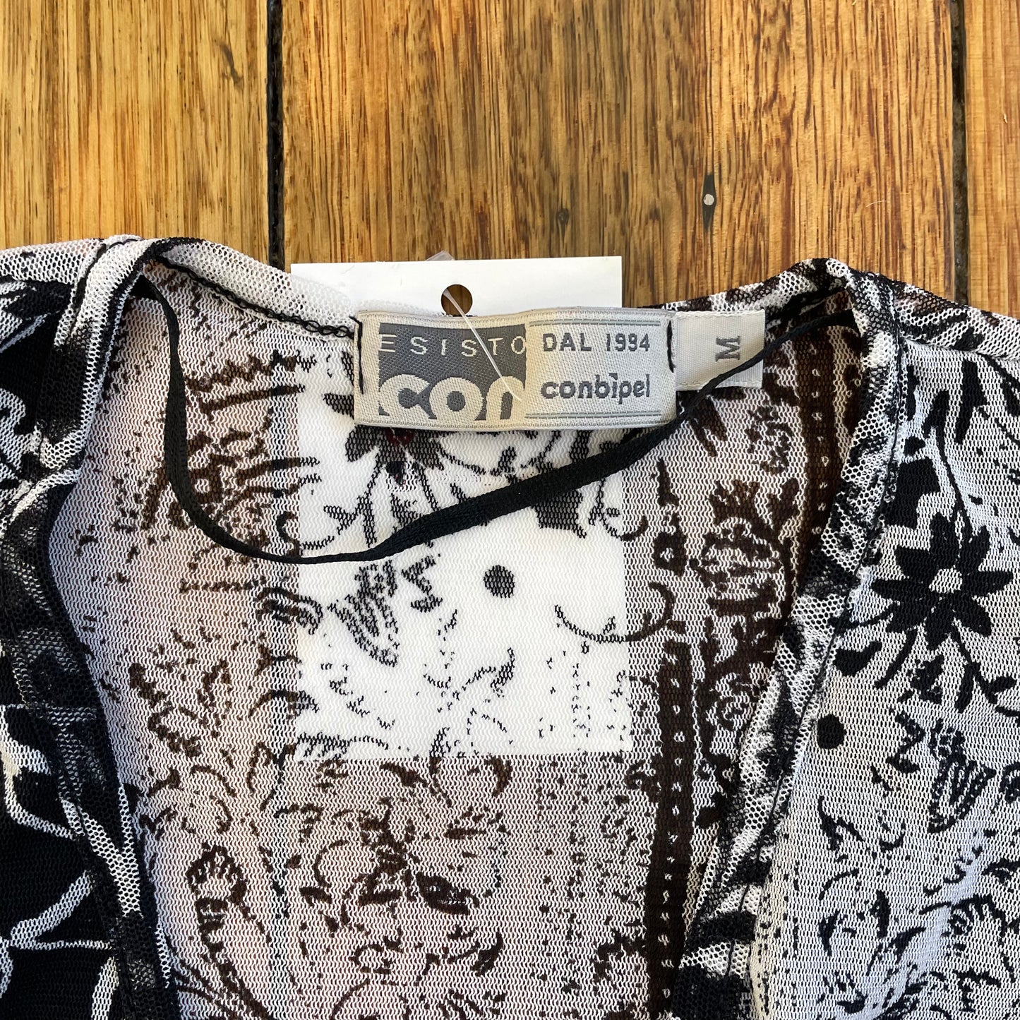 graphic mesh 3/4 sleeve top