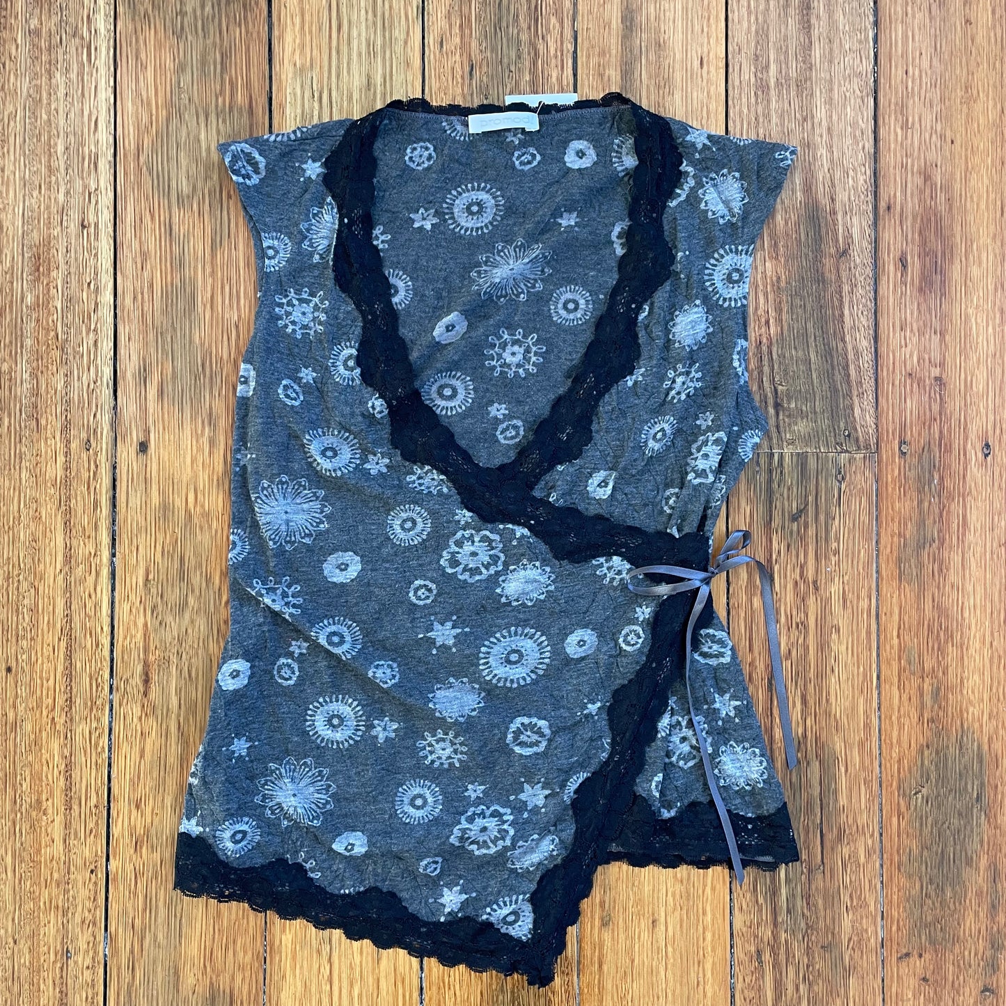 graphic lace wrap tee