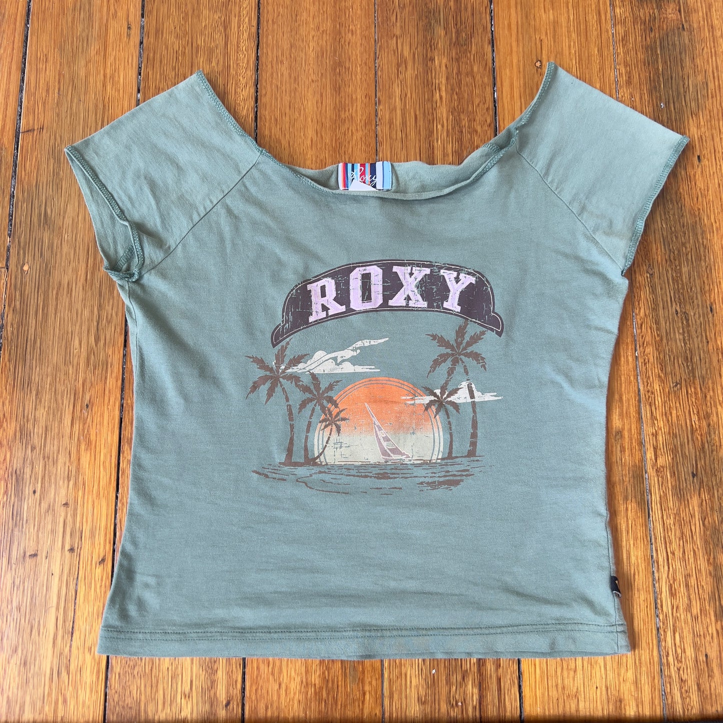 graphic Roxy off-shoulder tee