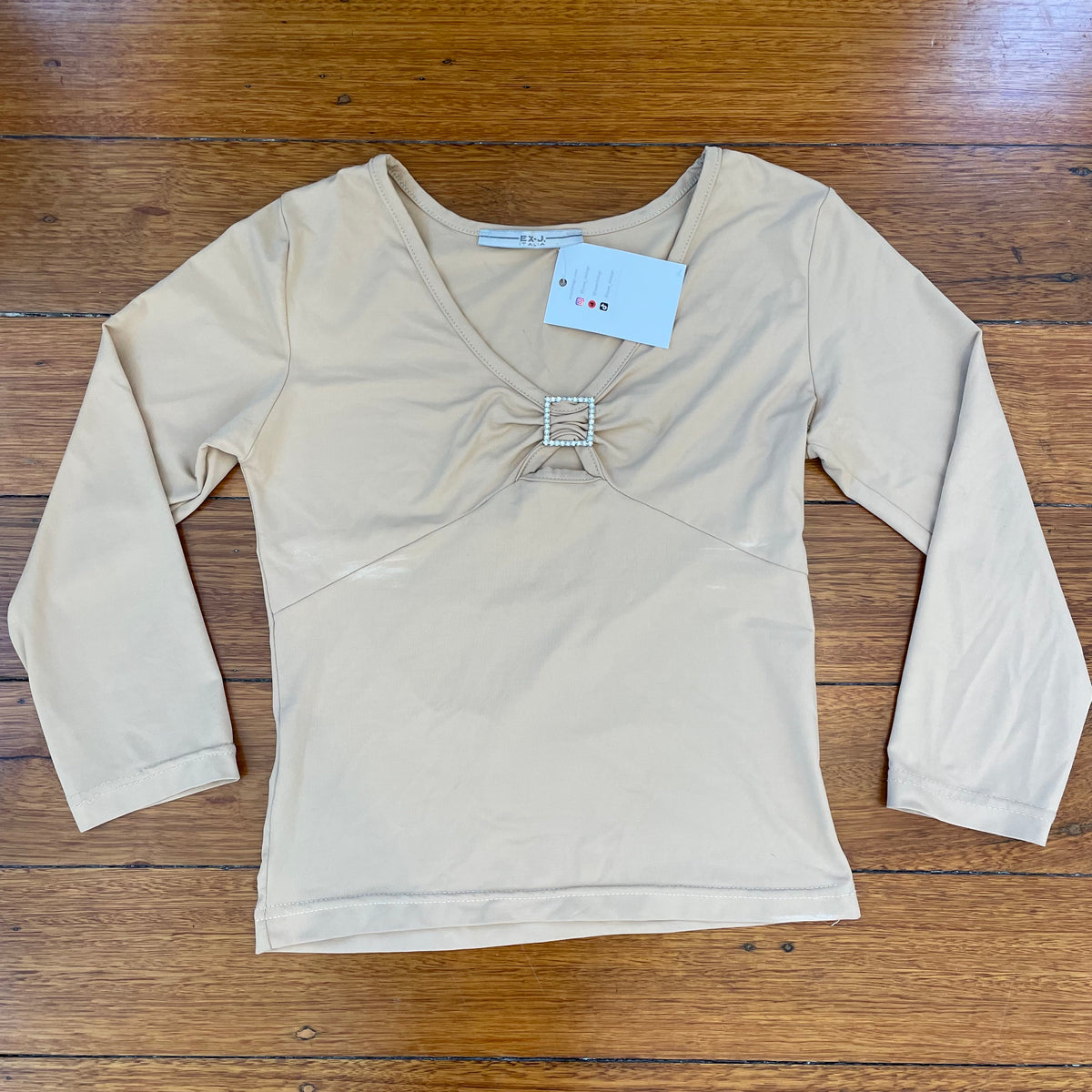 nude 3/4 sleeve top