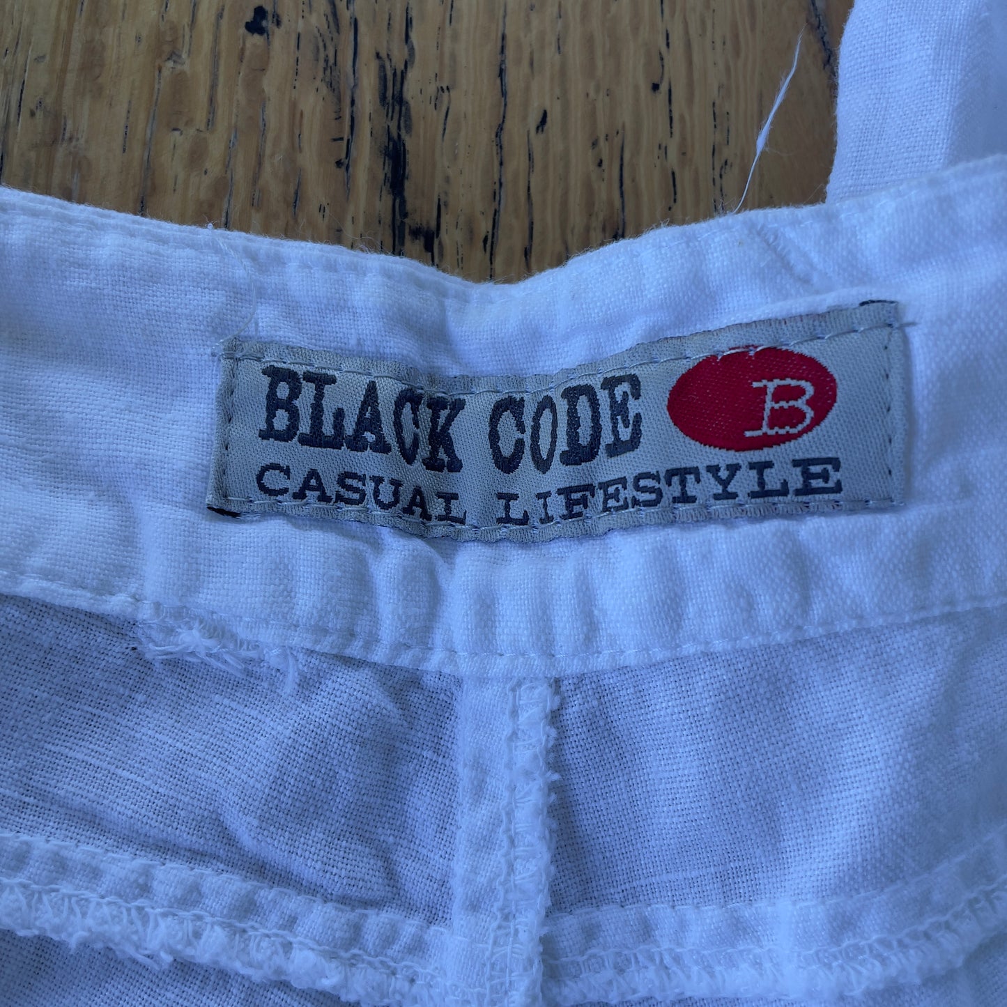 white cotton/linen cargo pants