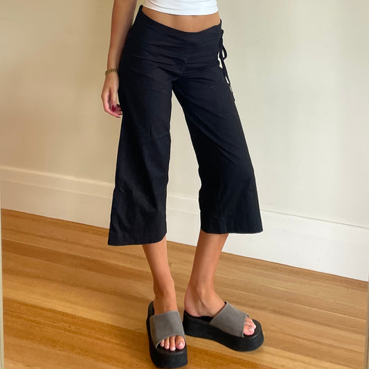 black flared 3/4 pants