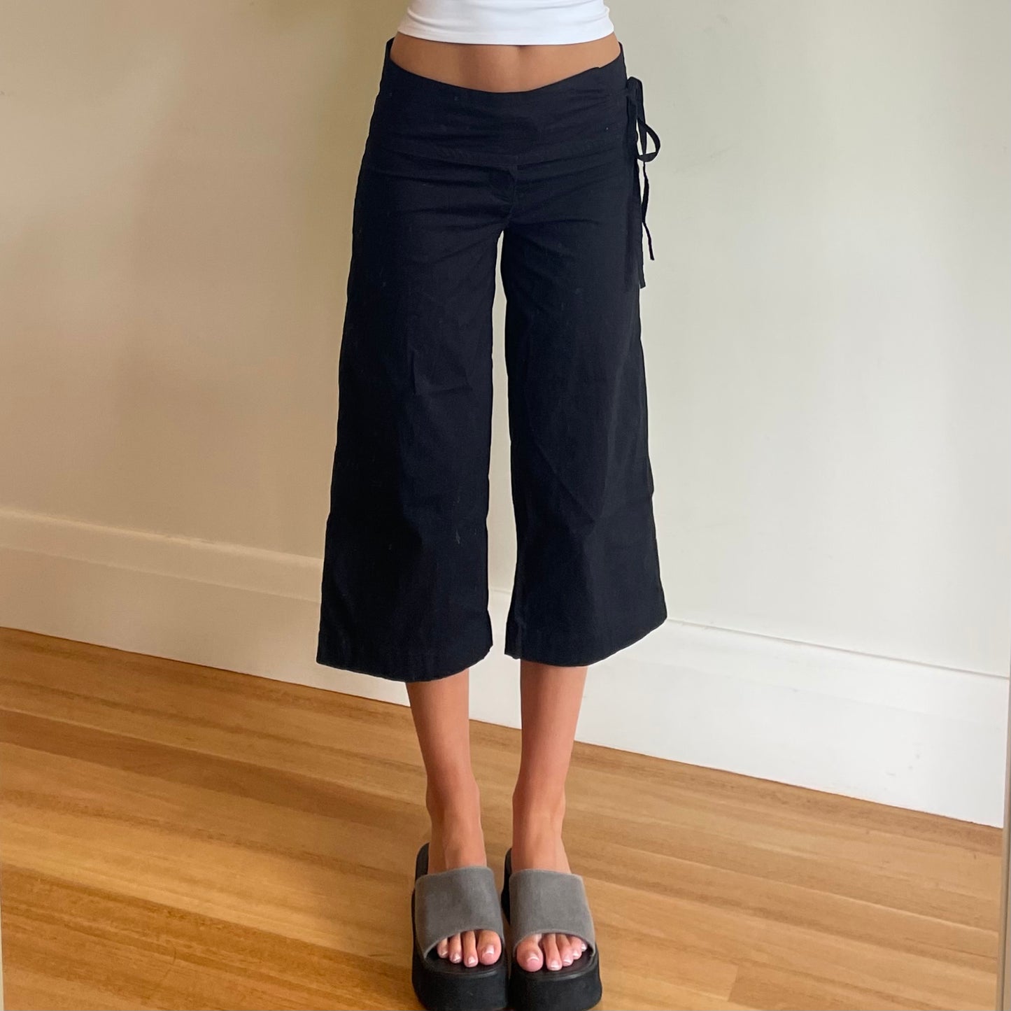 black flared 3/4 pants