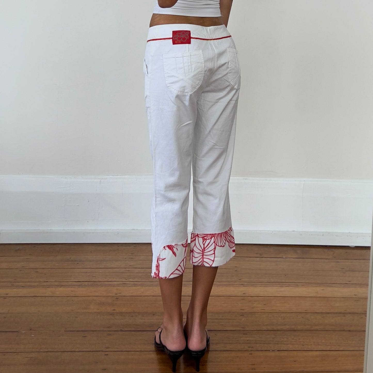 white/red capris