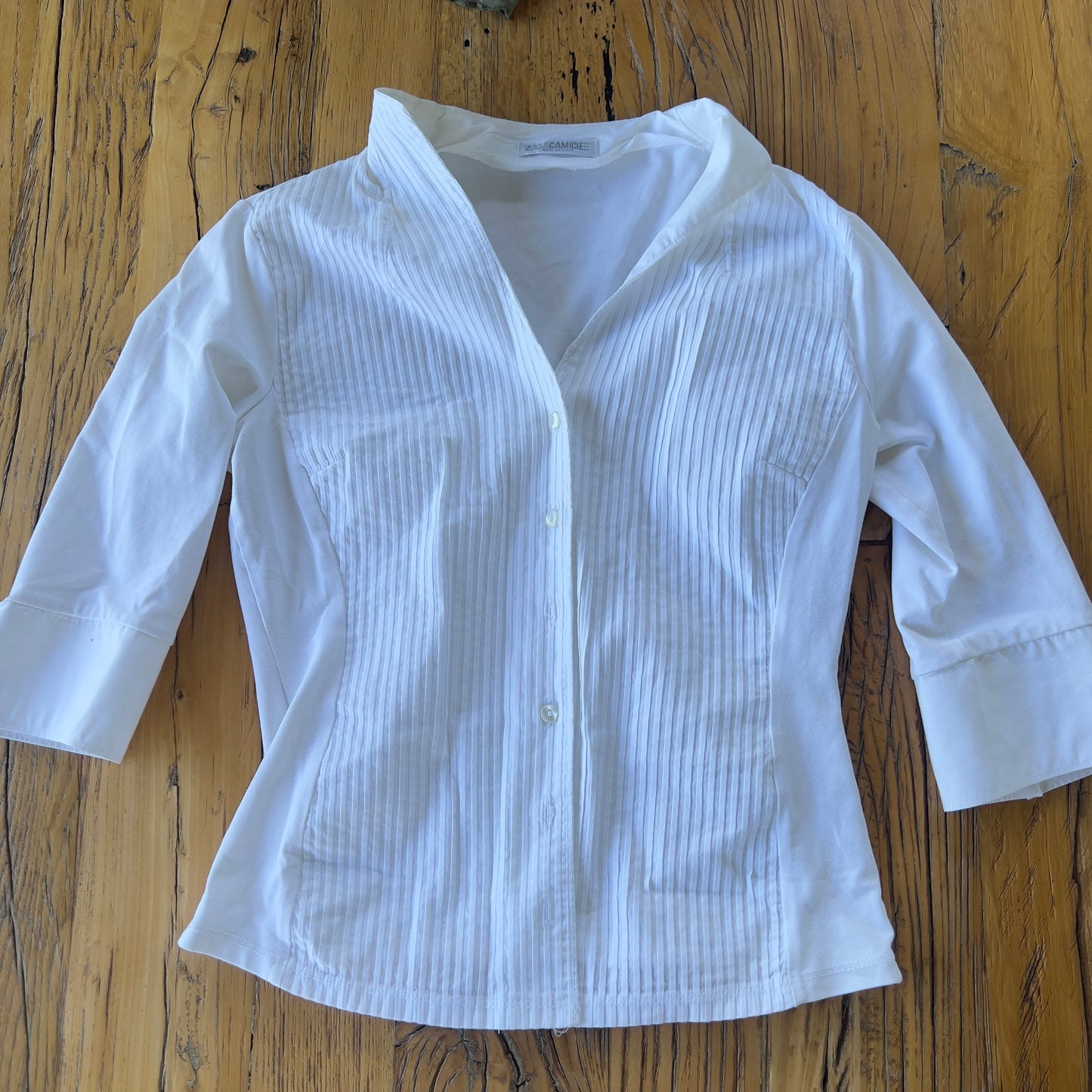 white 3/4 sleeve top
