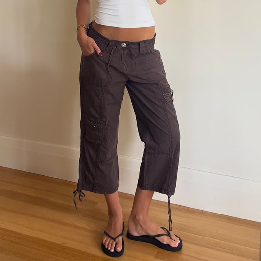 brown 3/4 cargo pants