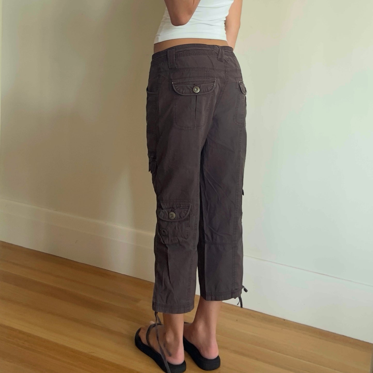 brown 3/4 cargo pants