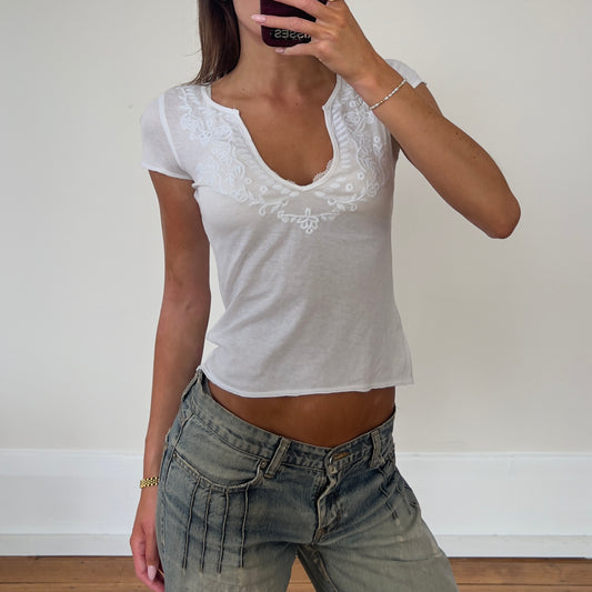 white cotton tee