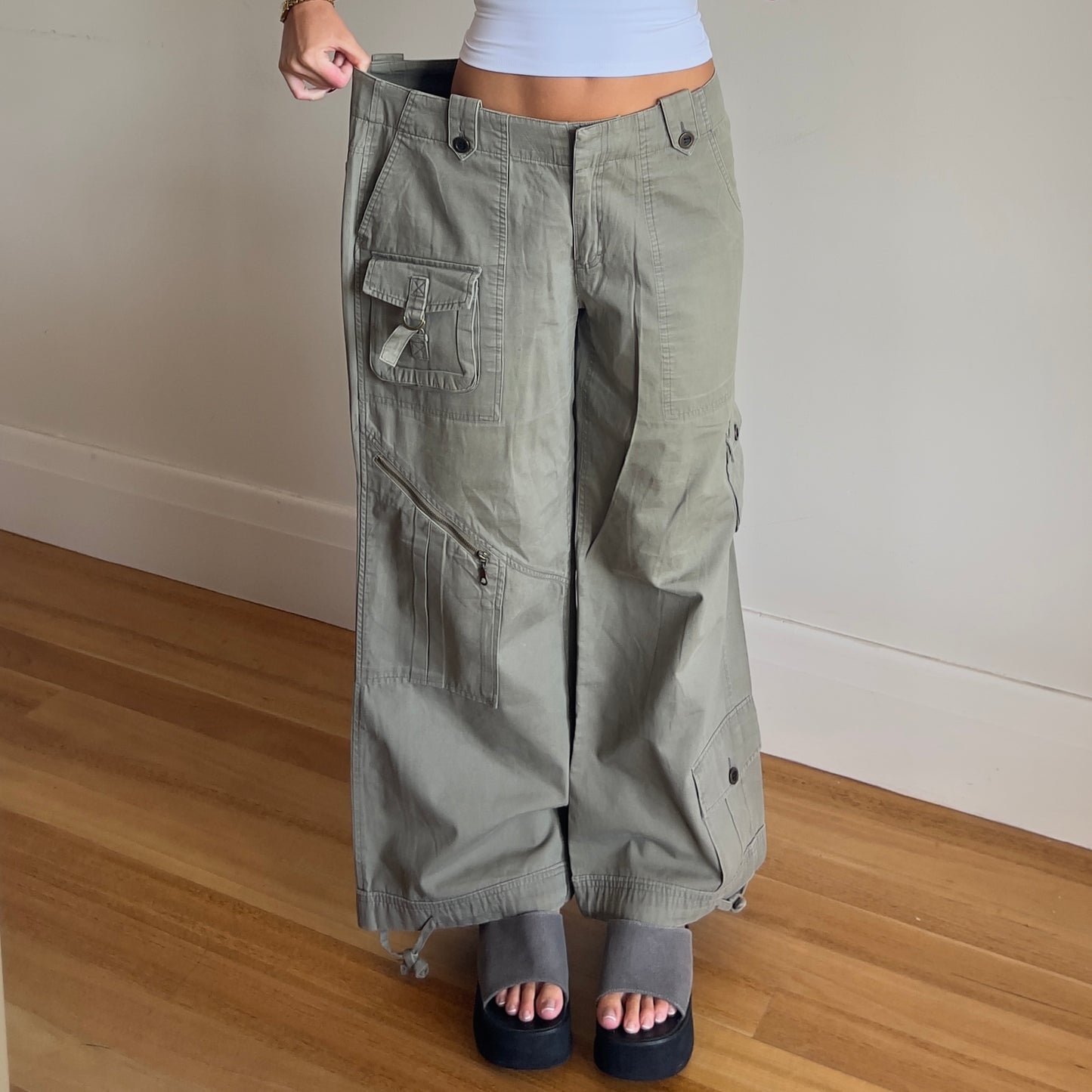 wide leg cargo jeans