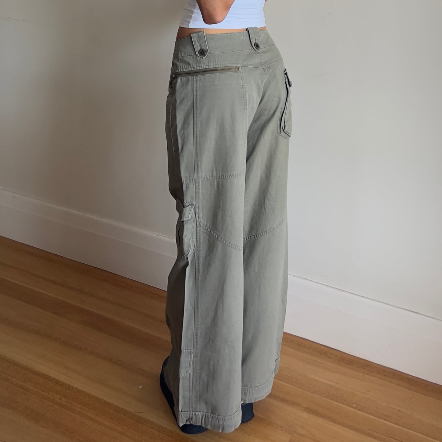wide leg cargo jeans