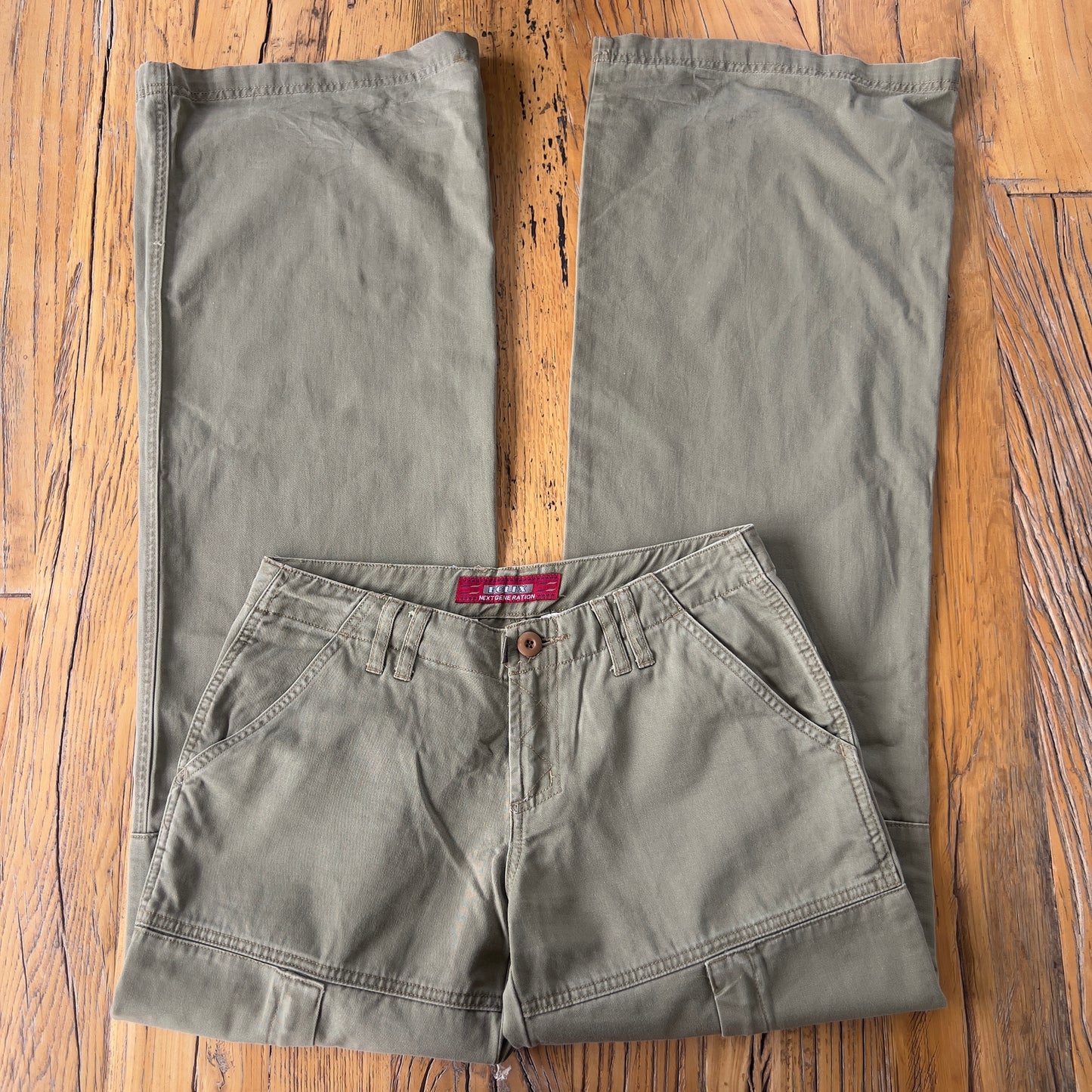 low rise wide leg cargo pants