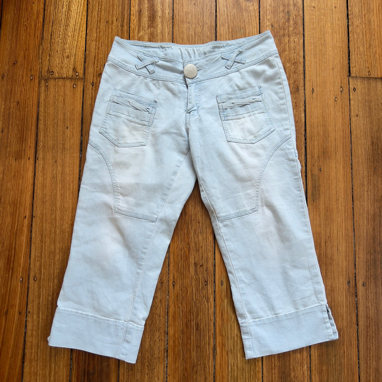 light wash denim capris