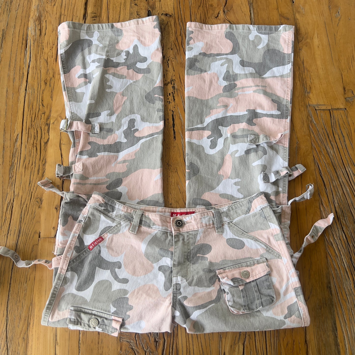 baggy camo cargo pants