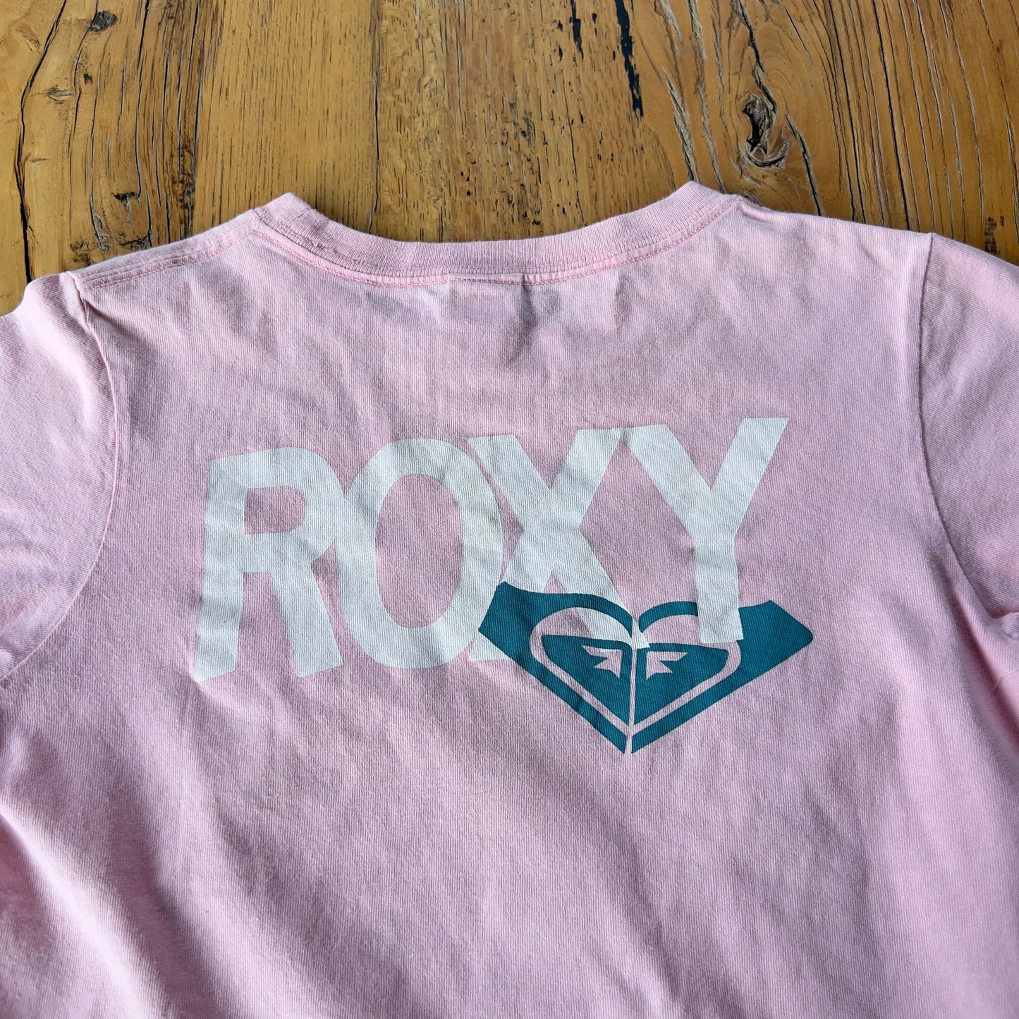 2000s graphic Roxy tee