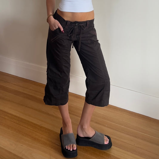 brown capri cargos