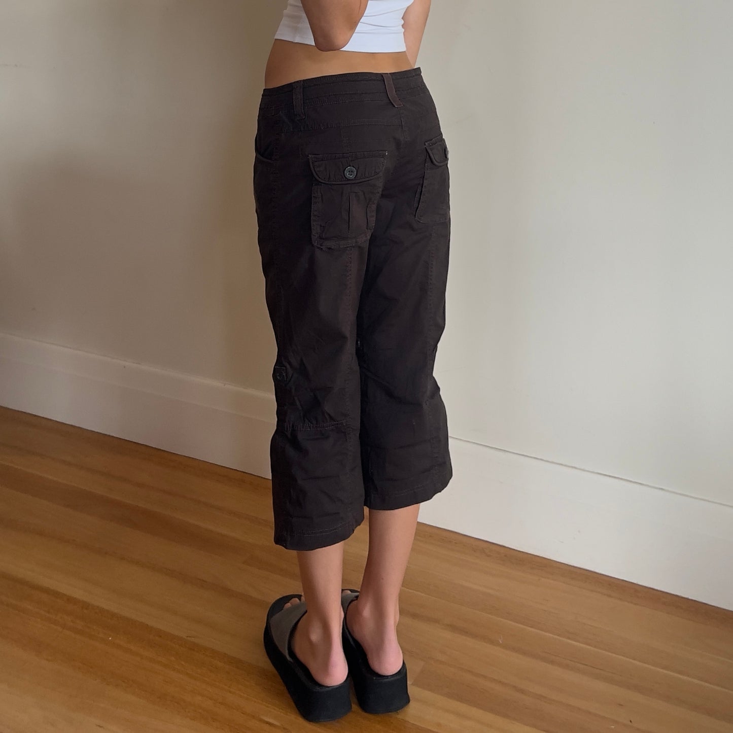 brown capri cargos
